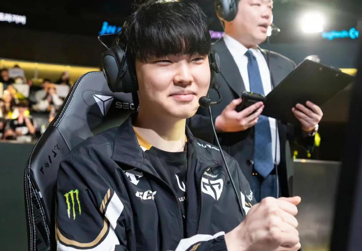 关于T1横扫GEN，Keria完成史诗逆转强强对话半决赛，技惊四座的信息