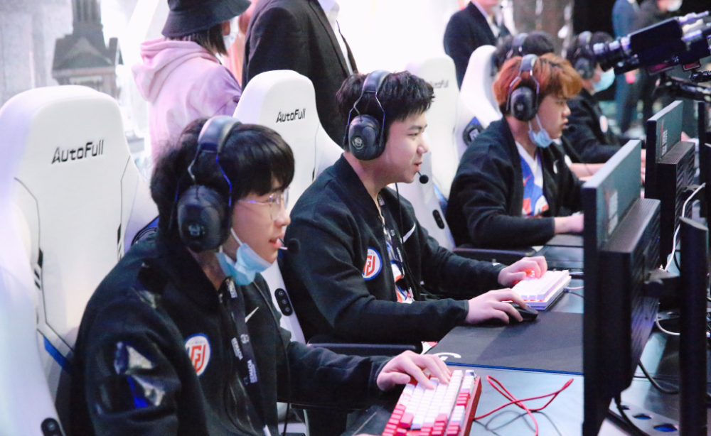 T1碾压V5，Chovy开启传奇时刻激烈交锋淘汰赛，强势挺进下一轮