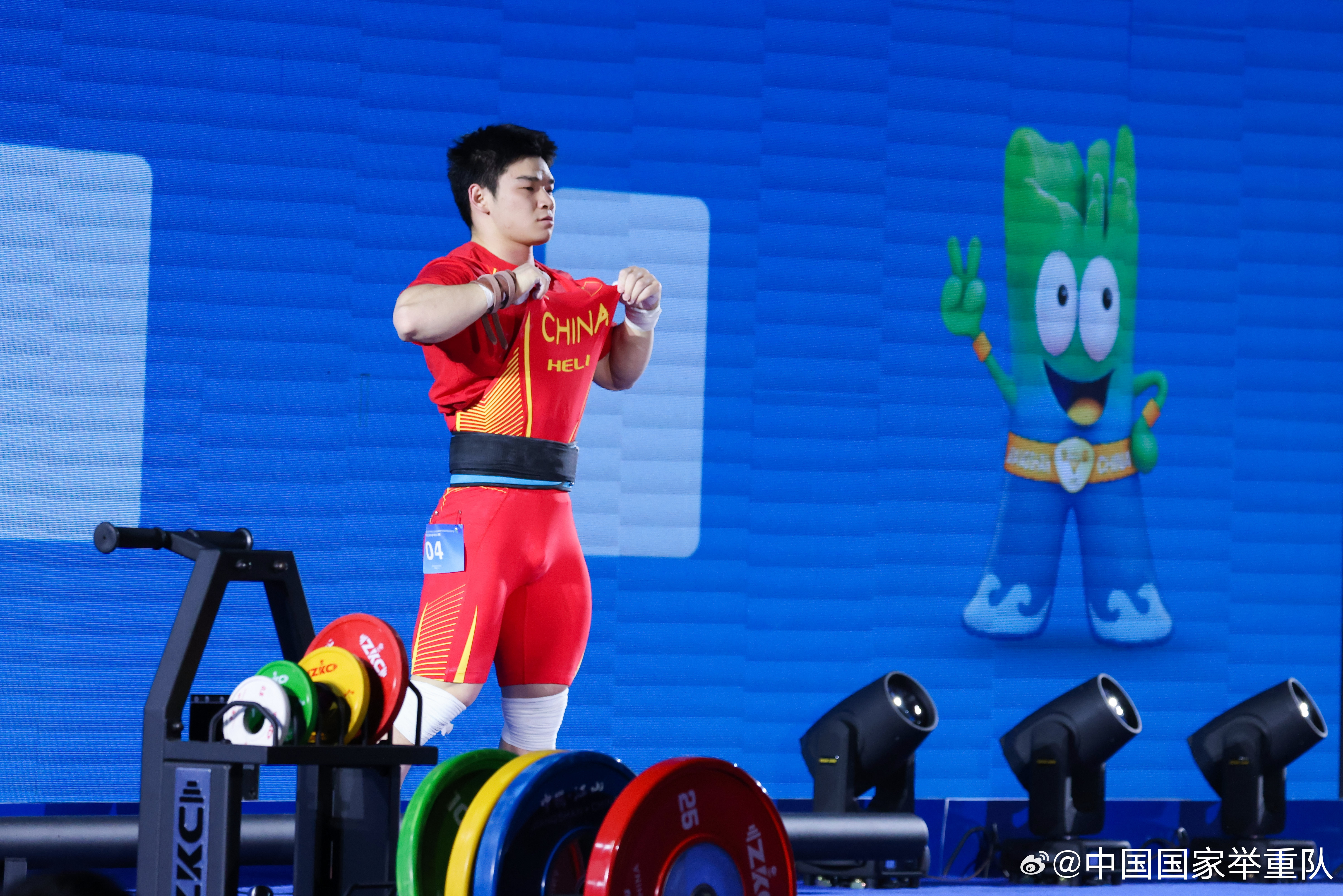 举重男子公斤级：刘凯救援金牌