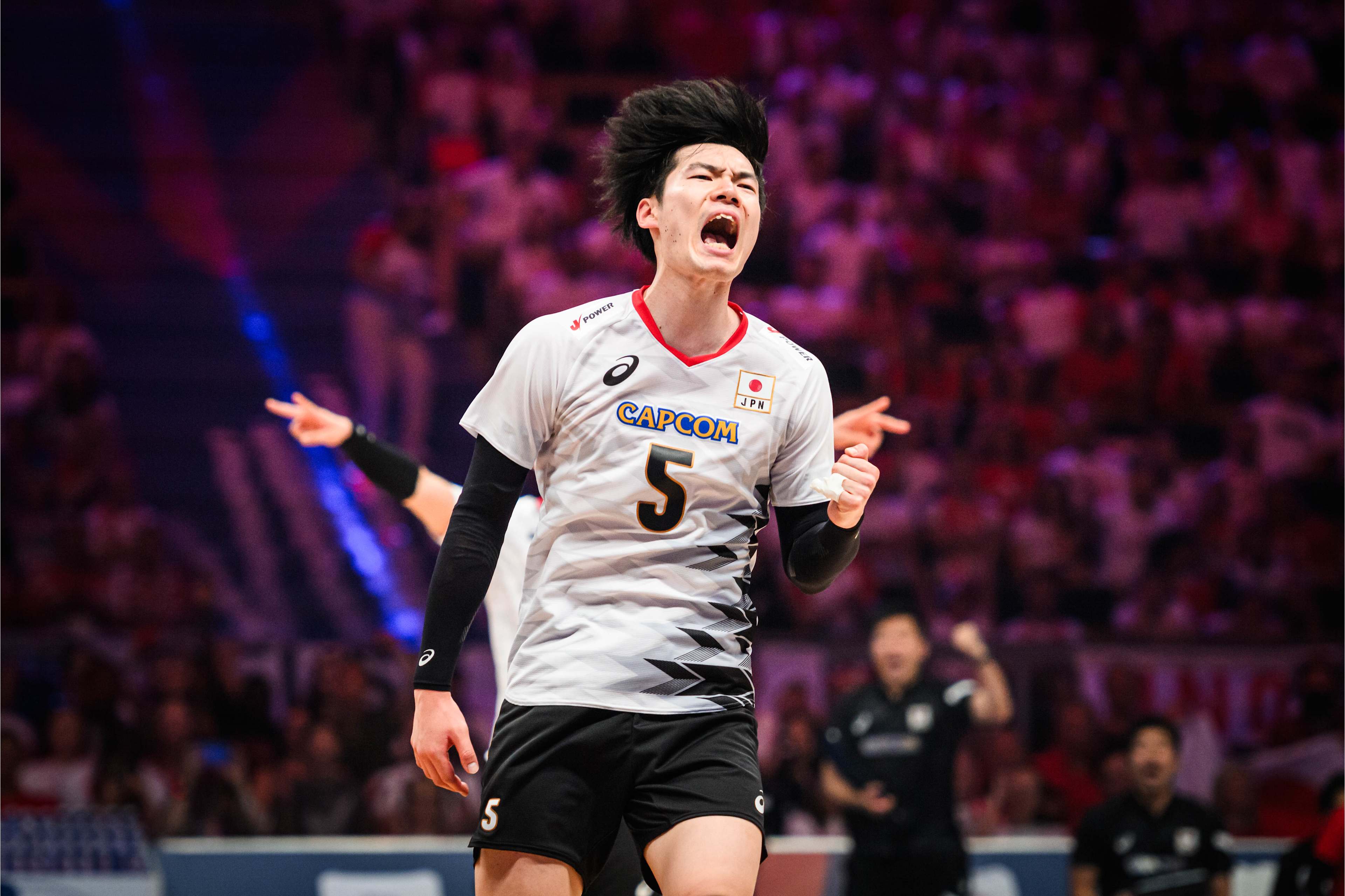 斯洛文尼亚队成功逆袭，力拔头筹