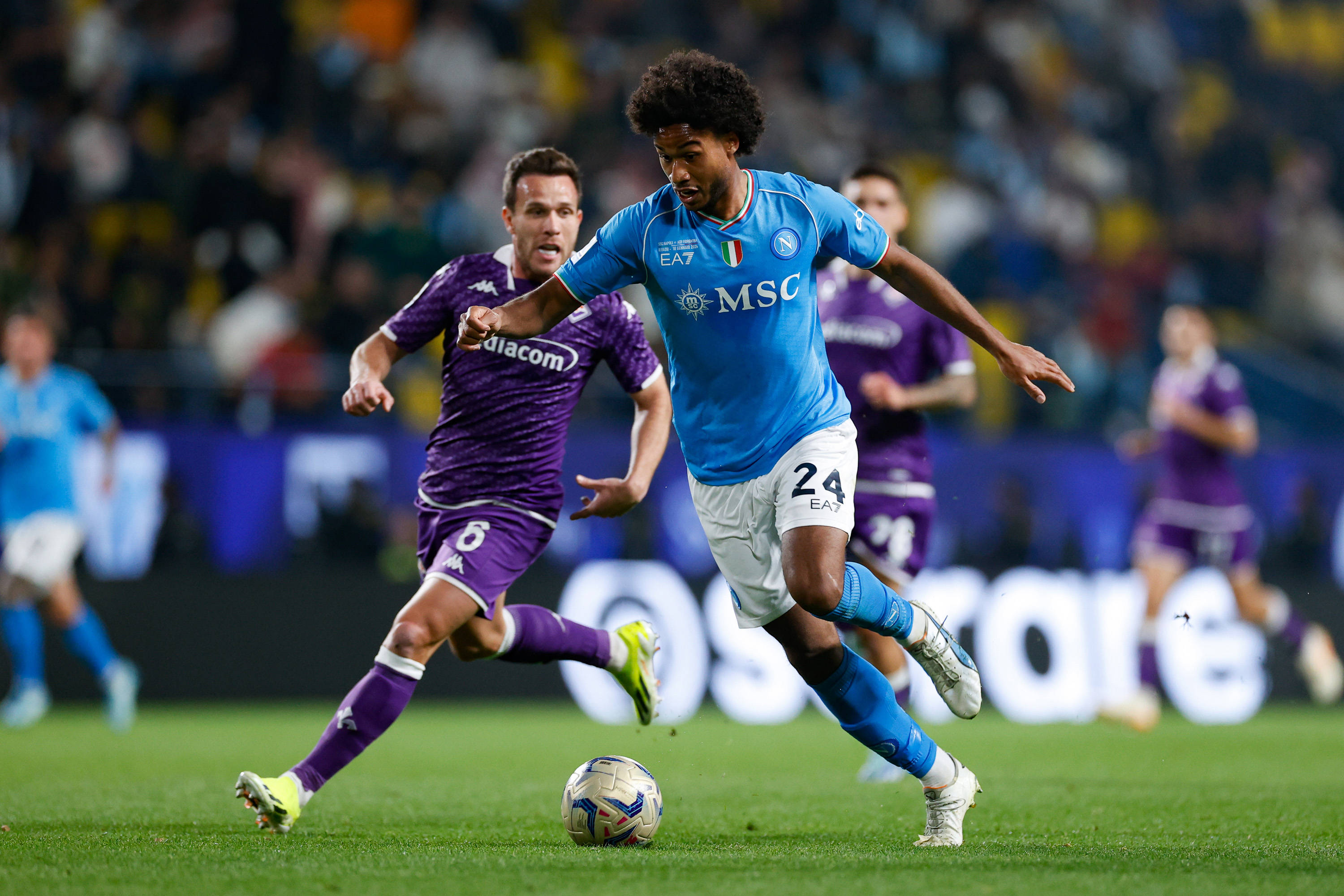 佛罗伦萨客场逆转，逼近欧战资格区