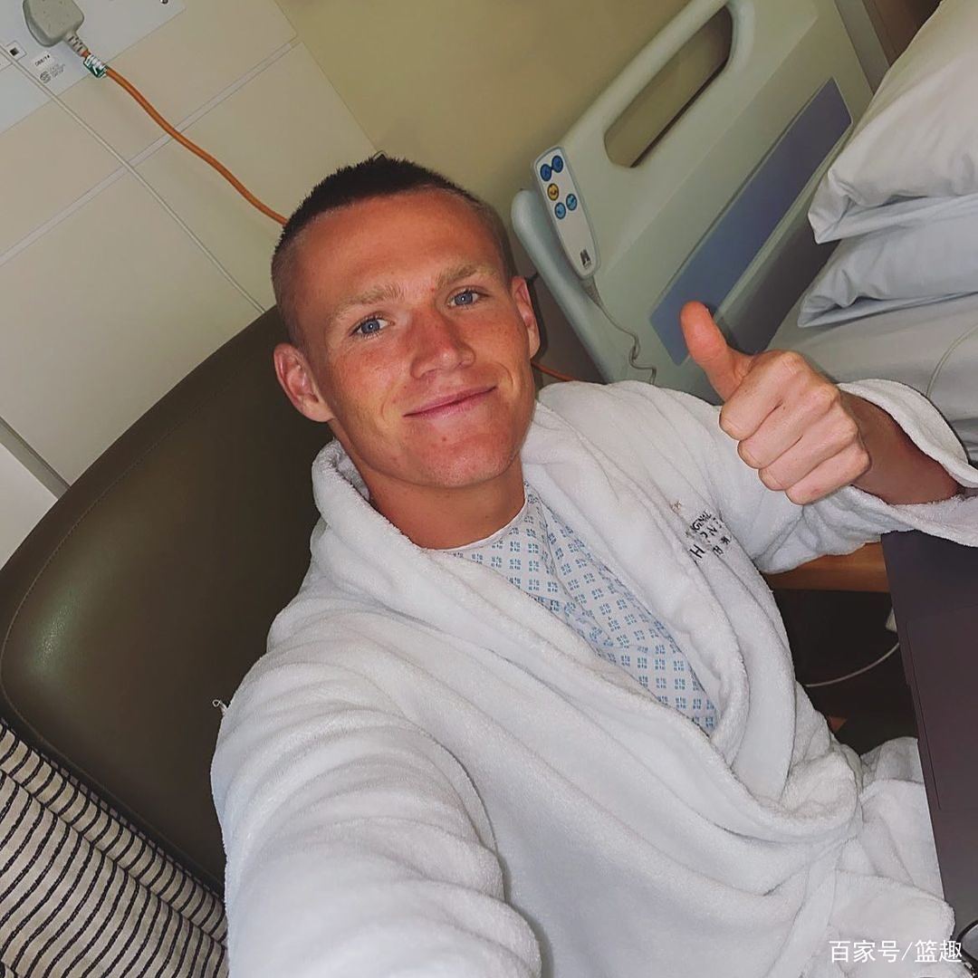 包含德国球员遭遇伤病，教练组备战全力的词条