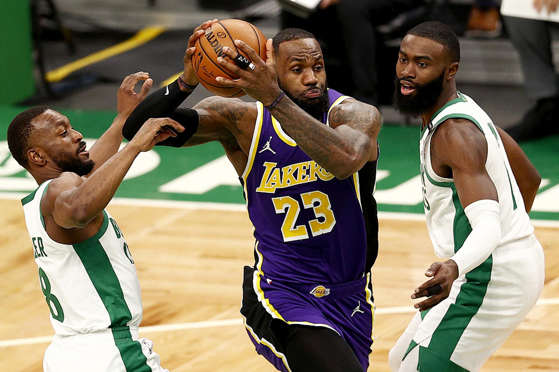 爵士客场击败老鹰保持不败