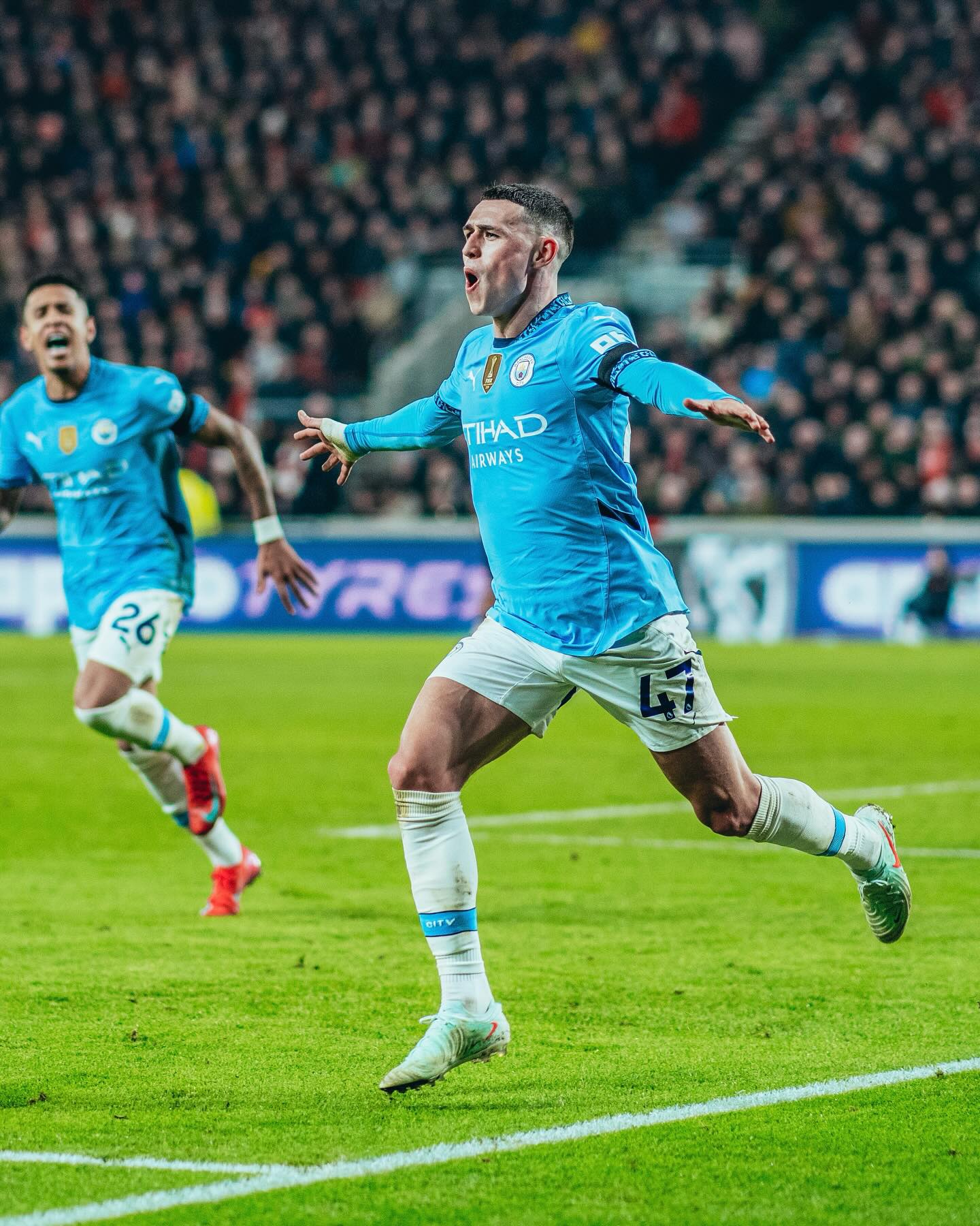 包含法兰克福客场登顶，跻身德甲争冠行列的词条