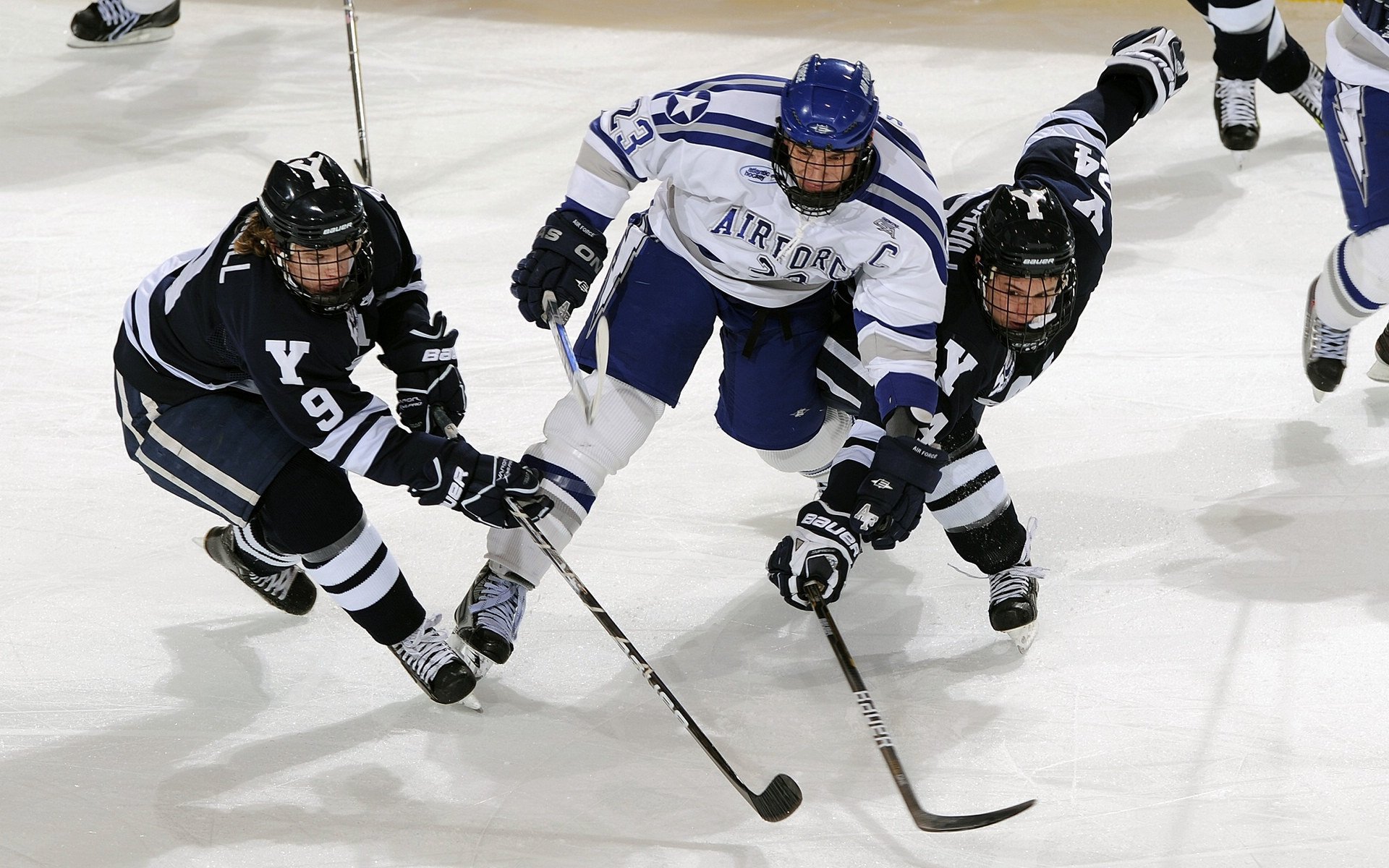 足球之夜的双重奇迹，韩国逆转AC米兰，马丁内利刷新纪录闪耀全球
